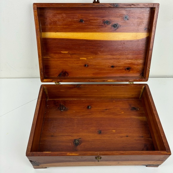 Vintage miniature cedar wood chest/hope chest/jewelry box-EUC - Picture 5 of 15